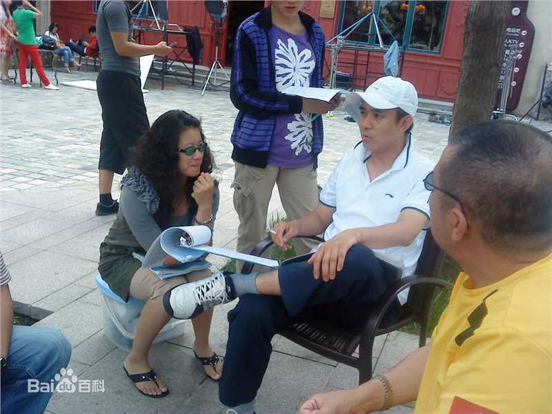 贾一平导演片场花絮图集素颜照壁纸