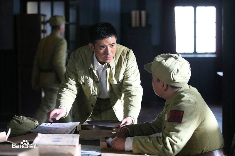 最新贾一平在《北上海1950》饰肖天亮中的壁纸