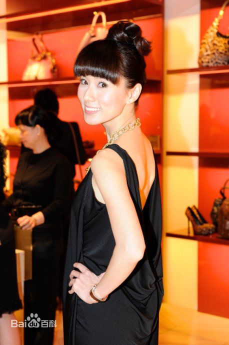 林湘萍(Yvonne Lim)--YSL活动素颜照壁纸