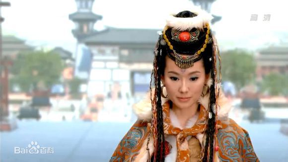 林湘萍(Yvonne Lim)凤凰牡丹--苏亚郡主前后照片