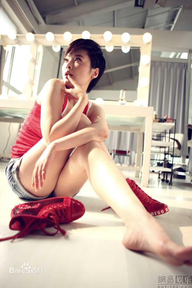 最新袁立性感图片