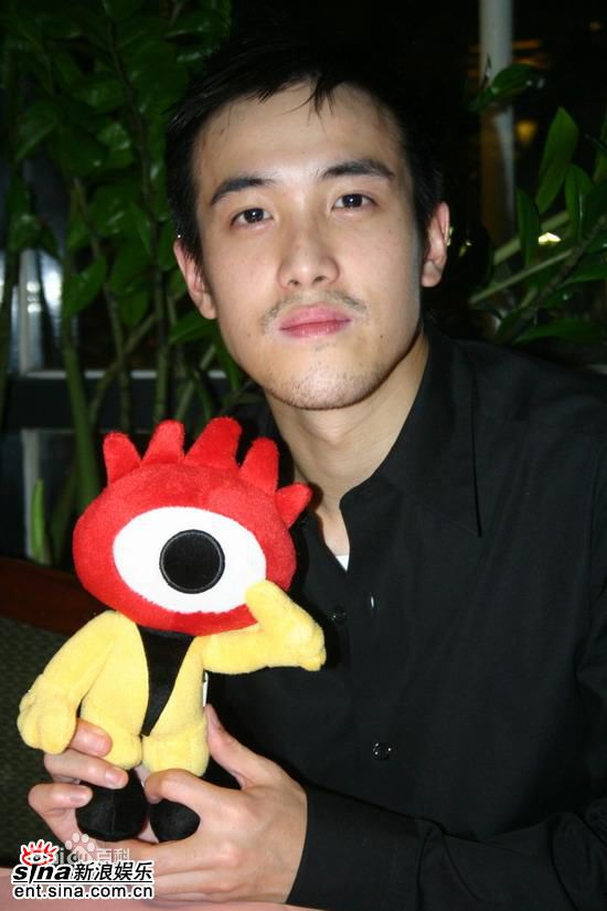 曾国祥(Derek Tsang)艺人前后照片