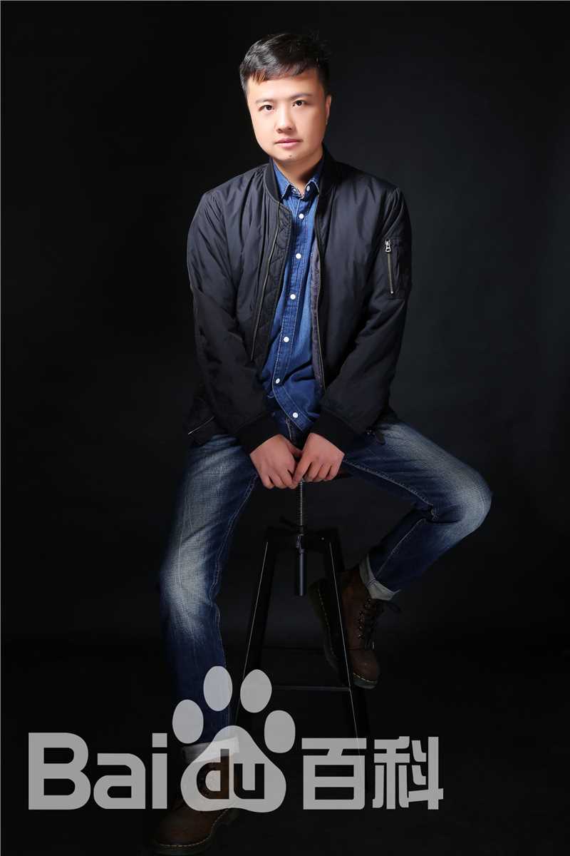 秦鹏导演素颜照相册