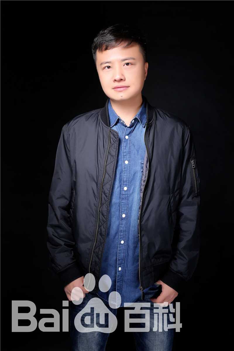 秦鹏导演素颜照相册