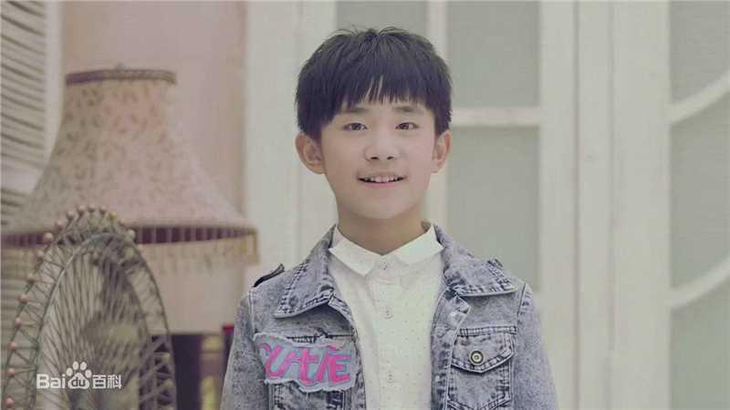 易烊千玺(Jackson)MV图册壁纸壁纸