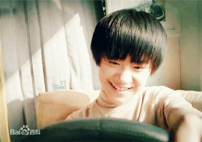 易烊千玺(Jackson)MV图册壁纸壁纸