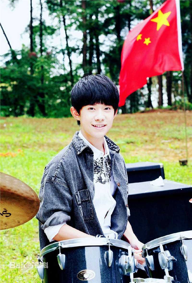 易烊千玺(Jackson)MV图册壁纸壁纸