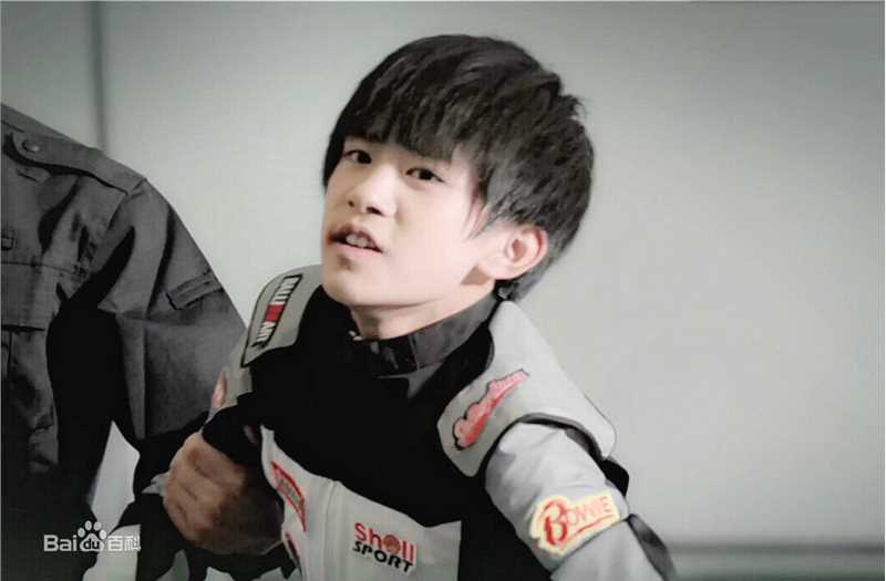 易烊千玺(Jackson)MV图册壁纸壁纸