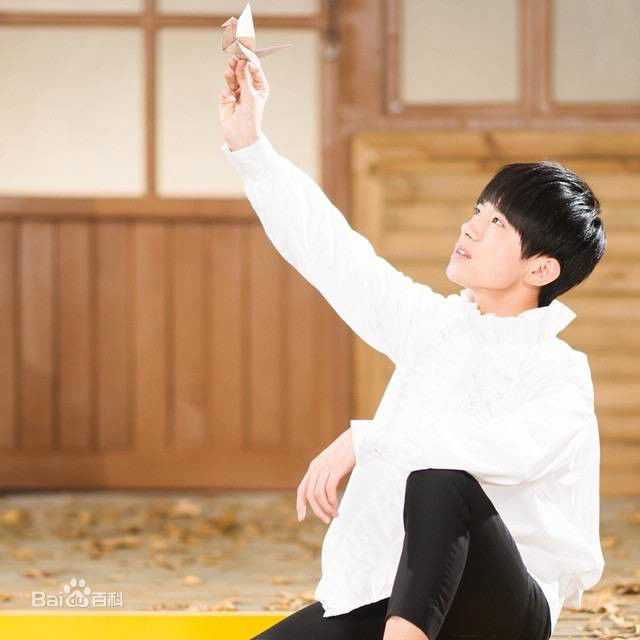 易烊千玺(Jackson)MV图册壁纸壁纸