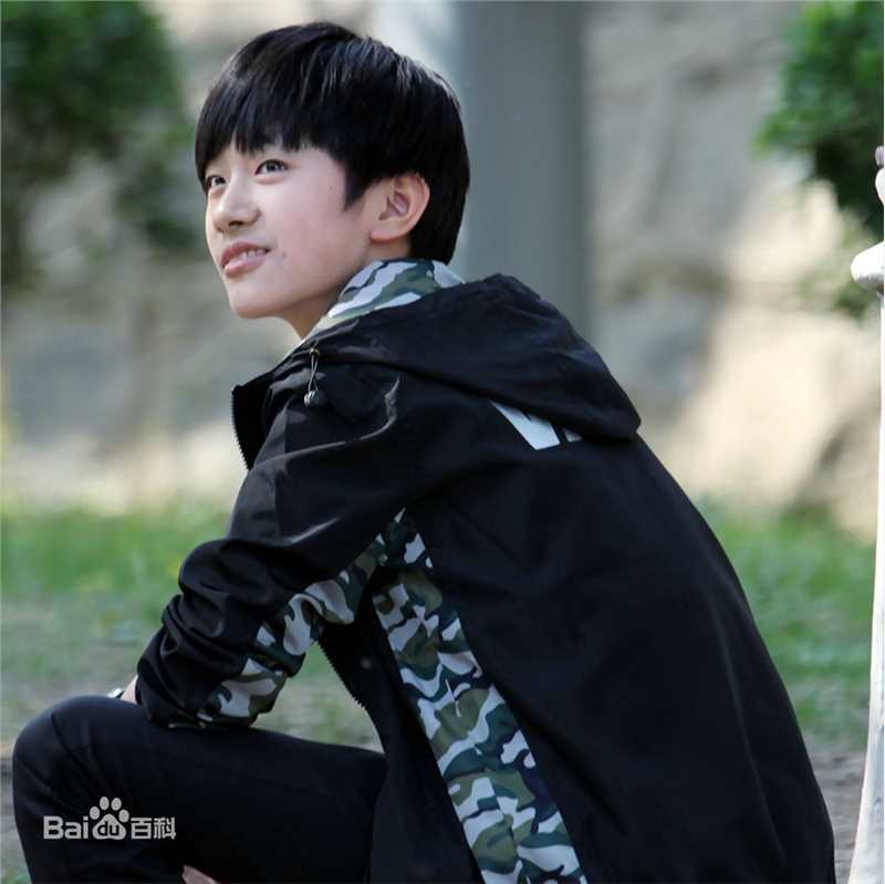 易烊千玺(Jackson)第六届北京欢乐谷街舞精英赛性感图片图集