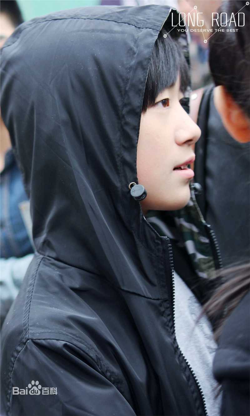 易烊千玺(Jackson)第六届北京欢乐谷街舞精英赛性感图片图集