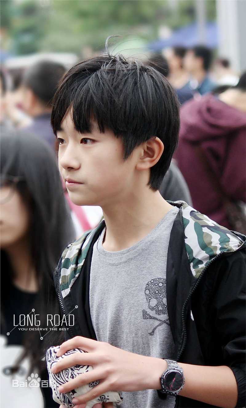 易烊千玺(Jackson)第六届北京欢乐谷街舞精英赛性感图片图集