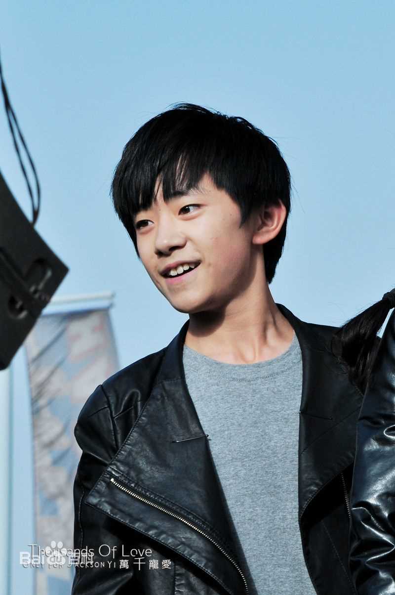 易烊千玺(Jackson)第六届北京欢乐谷街舞精英赛性感图片图集