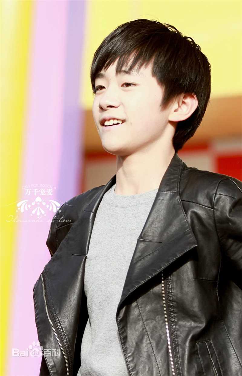 易烊千玺(Jackson)第六届北京欢乐谷街舞精英赛性感图片图集