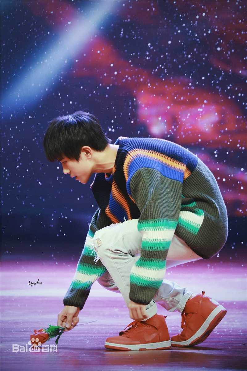 易烊千玺(Jackson)15岁生日会壁纸壁纸