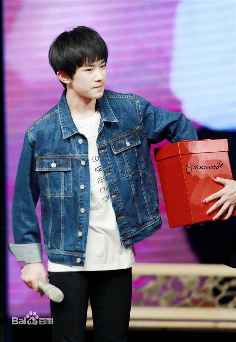 易烊千玺(Jackson)15岁生日会壁纸壁纸