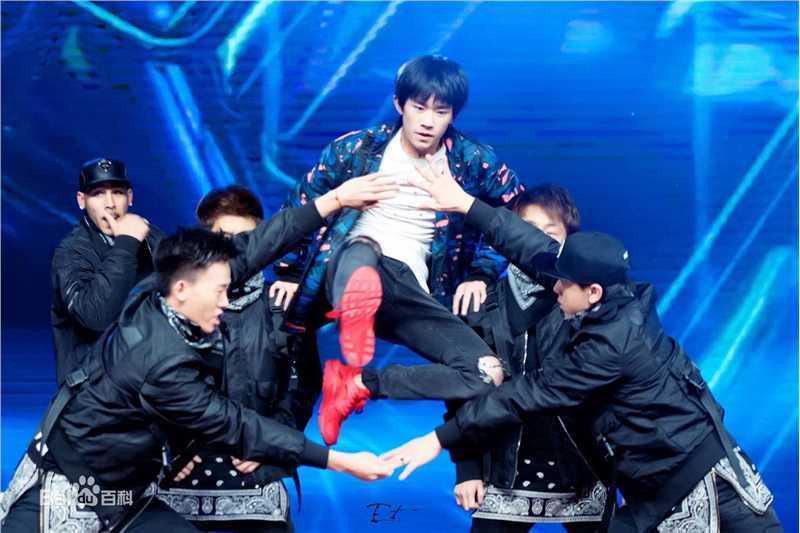 易烊千玺(Jackson)15岁生日会壁纸壁纸