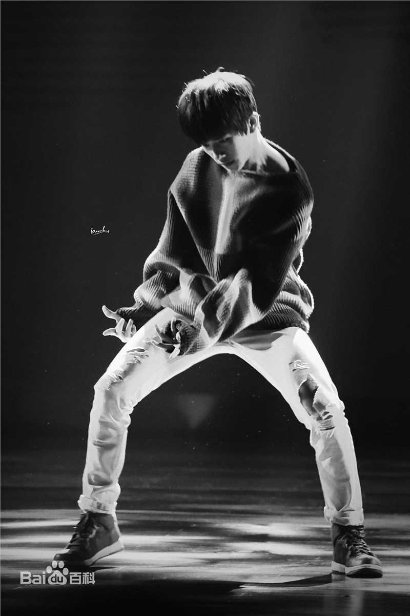 易烊千玺(Jackson)15岁生日会壁纸壁纸