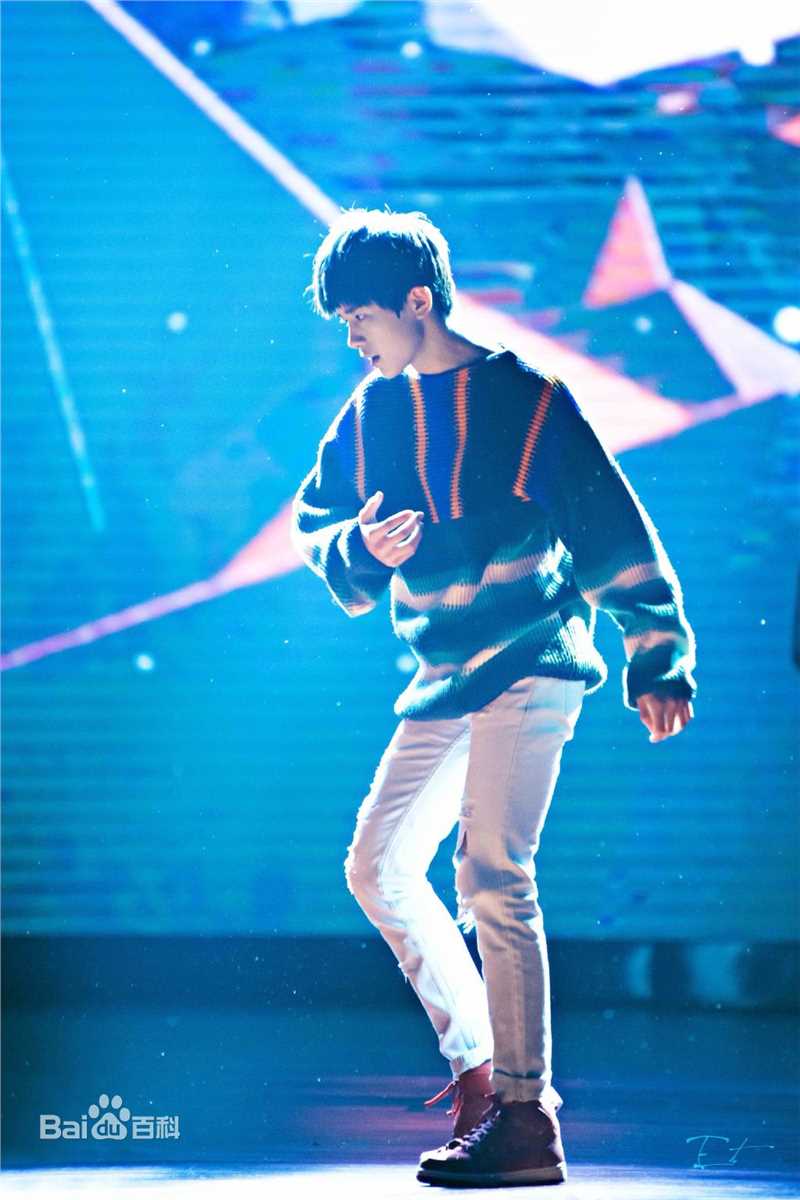 易烊千玺(Jackson)15岁生日会壁纸壁纸