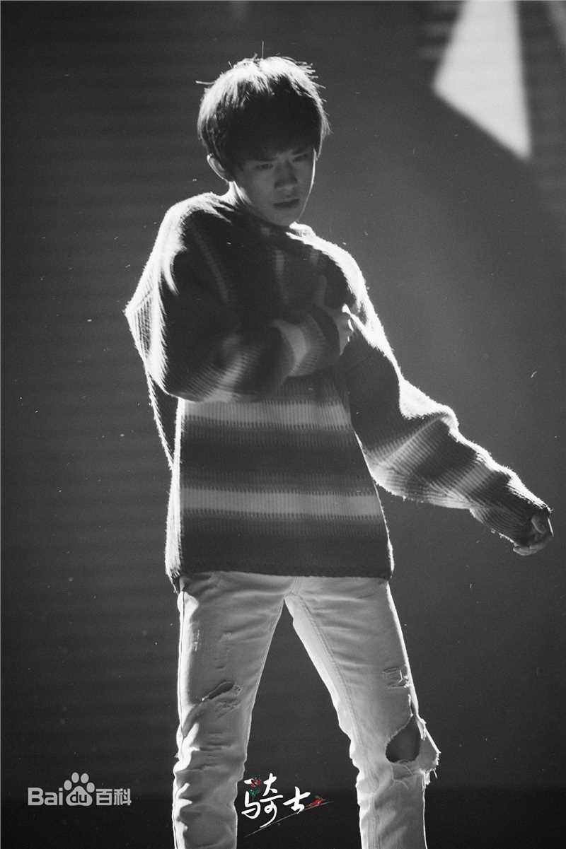 易烊千玺(Jackson)15岁生日会壁纸壁纸