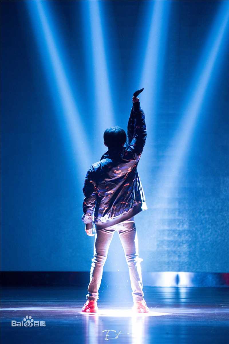 易烊千玺(Jackson)15岁生日会壁纸壁纸