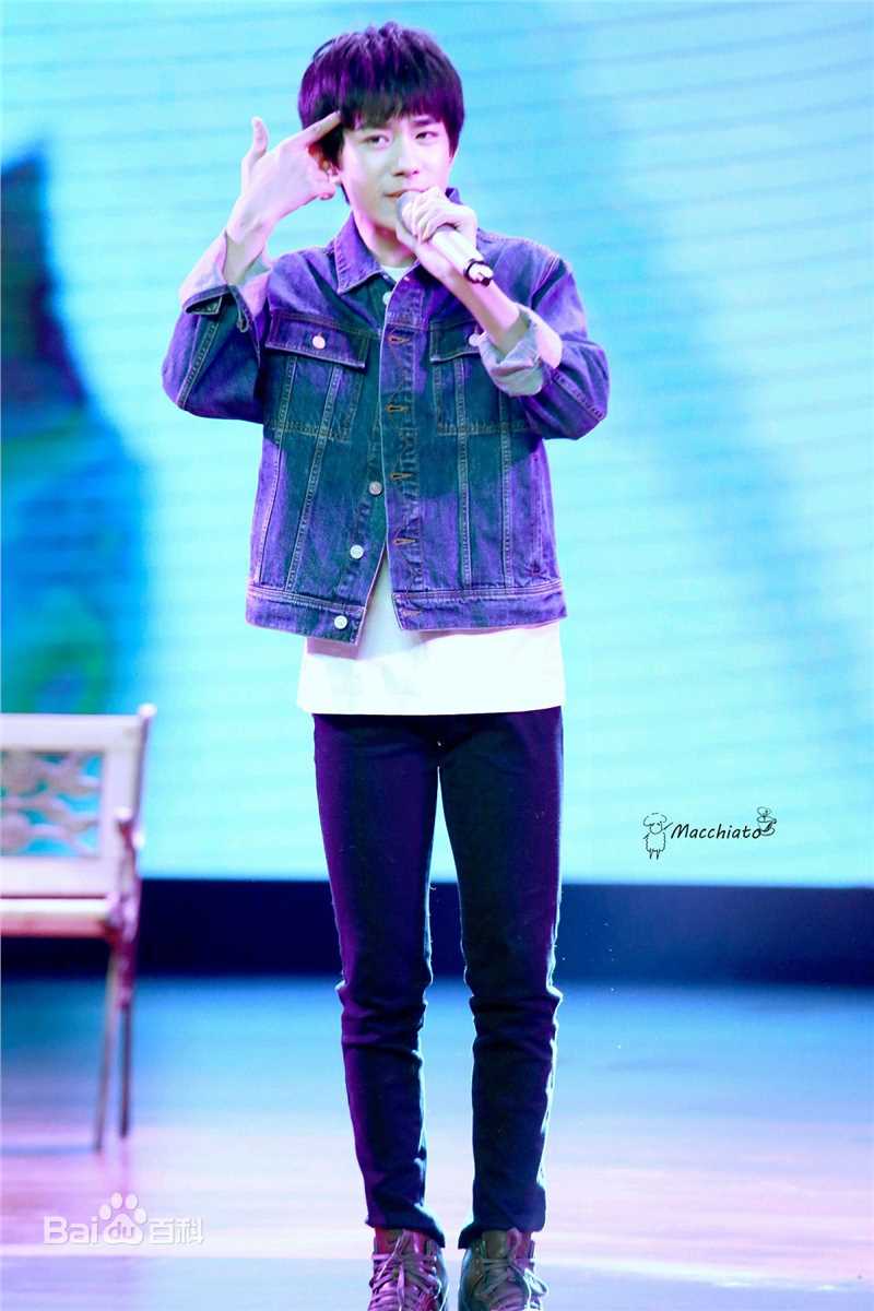 易烊千玺(Jackson)15岁生日会壁纸壁纸