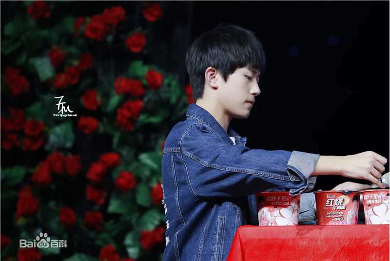 易烊千玺(Jackson)15岁生日会壁纸壁纸