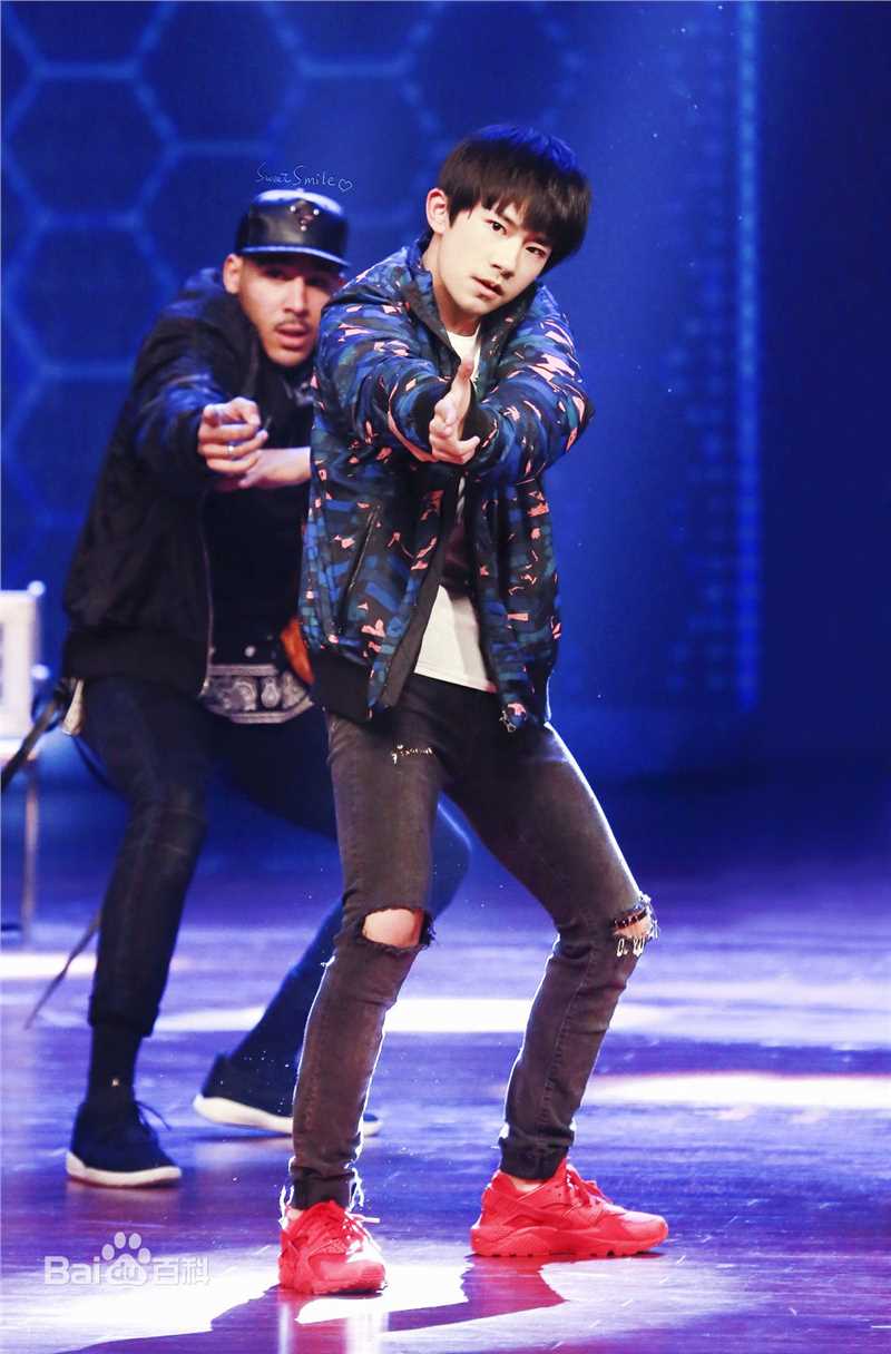 易烊千玺(Jackson)15岁生日会壁纸壁纸