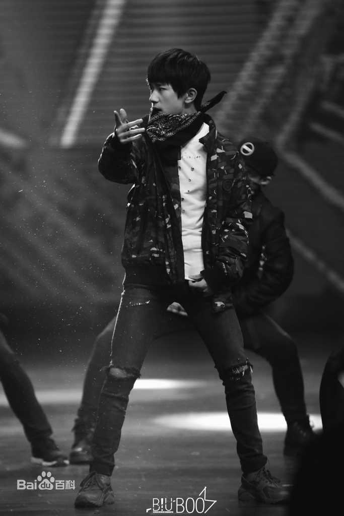 易烊千玺(Jackson)15岁生日会壁纸壁纸