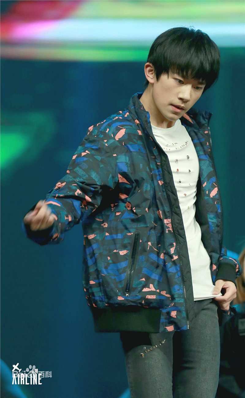 易烊千玺(Jackson)15岁生日会壁纸壁纸