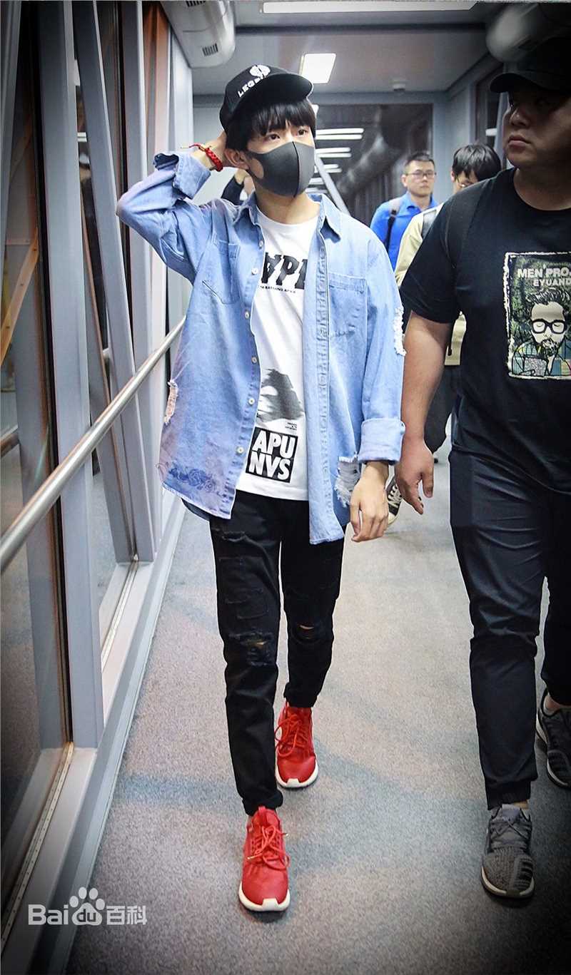 易烊千玺(Jackson)画报人生性感图片图集