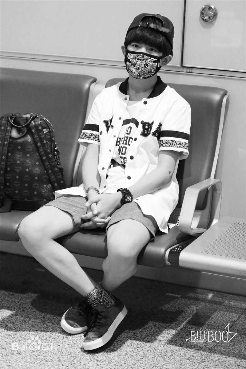 易烊千玺(Jackson)画报人生性感图片图集