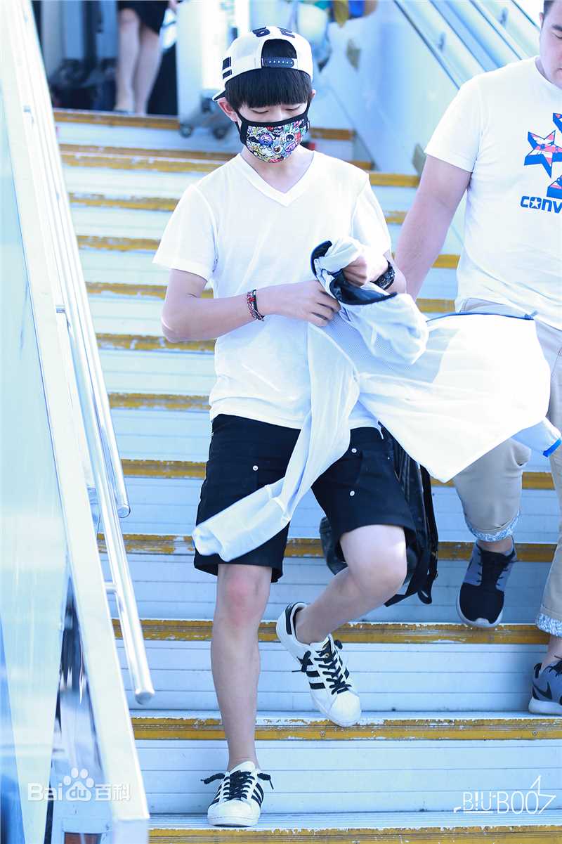 易烊千玺(Jackson)画报人生性感图片图集