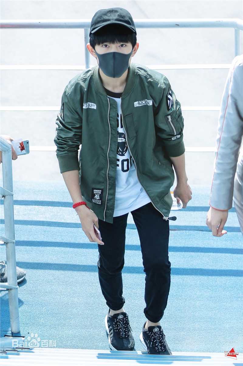 易烊千玺(Jackson)画报人生性感图片图集