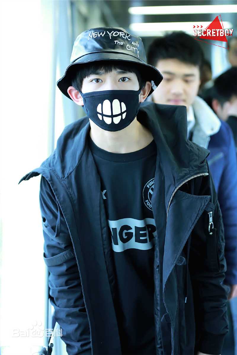 易烊千玺(Jackson)画报人生性感图片图集