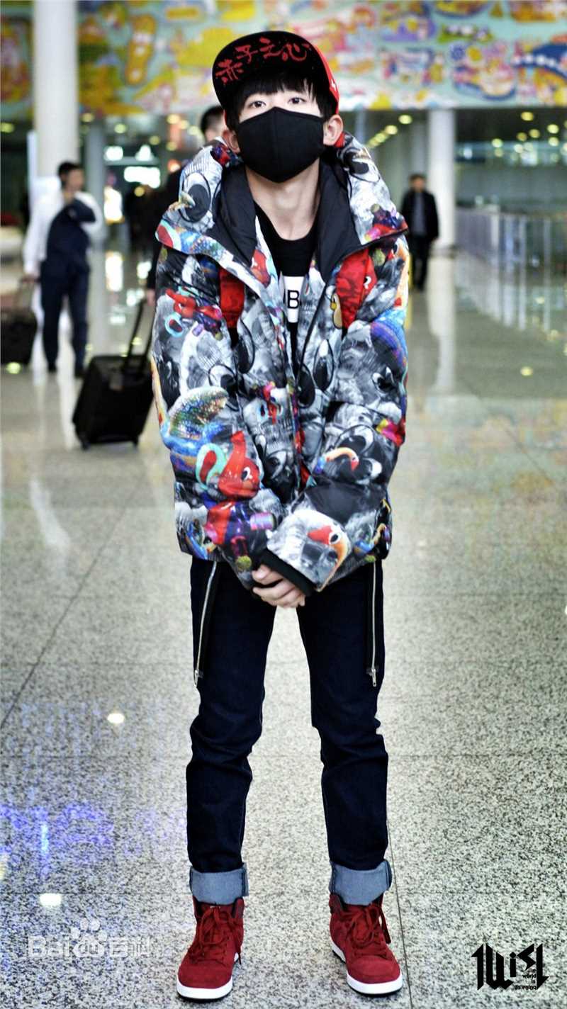 易烊千玺(Jackson)画报人生性感图片图集