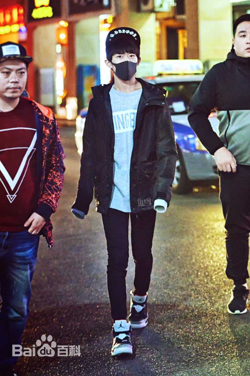 易烊千玺(Jackson)画报人生性感图片图集