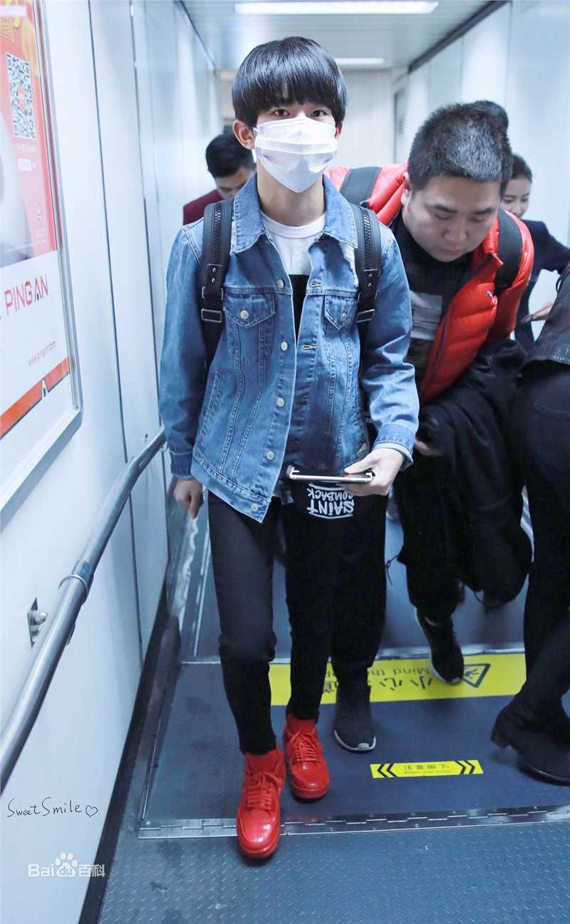 易烊千玺(Jackson)画报人生性感图片图集