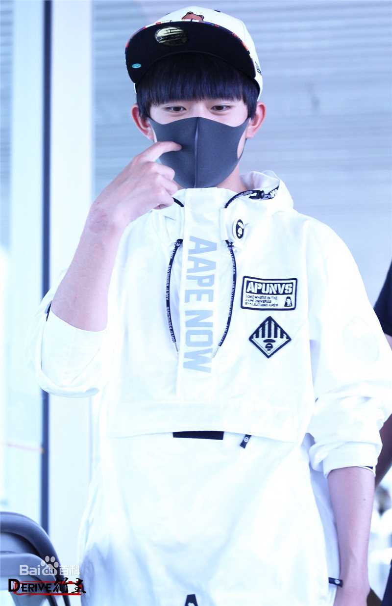 易烊千玺(Jackson)画报人生性感图片图集