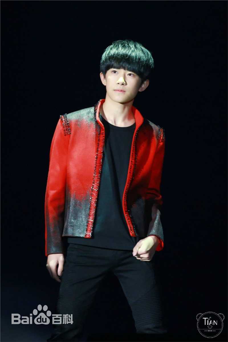 易烊千玺(Jackson)TFBOYS两周年粉丝见面会性感图片图集