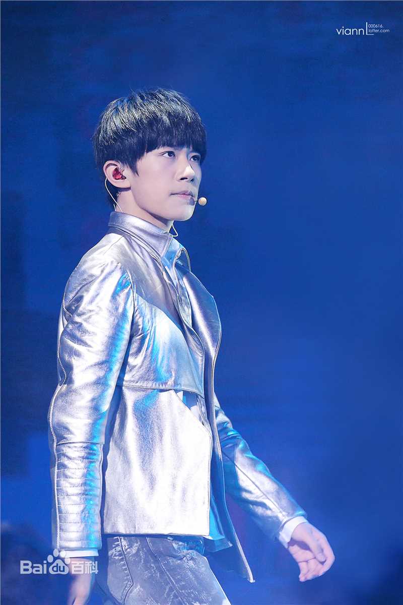 易烊千玺(Jackson)TFBOYS两周年粉丝见面会性感图片图集