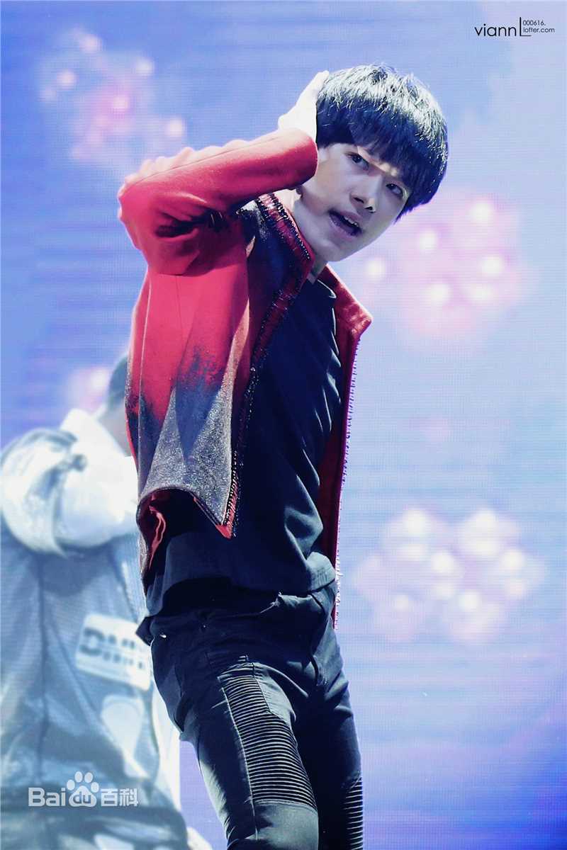 易烊千玺(Jackson)TFBOYS两周年粉丝见面会性感图片图集