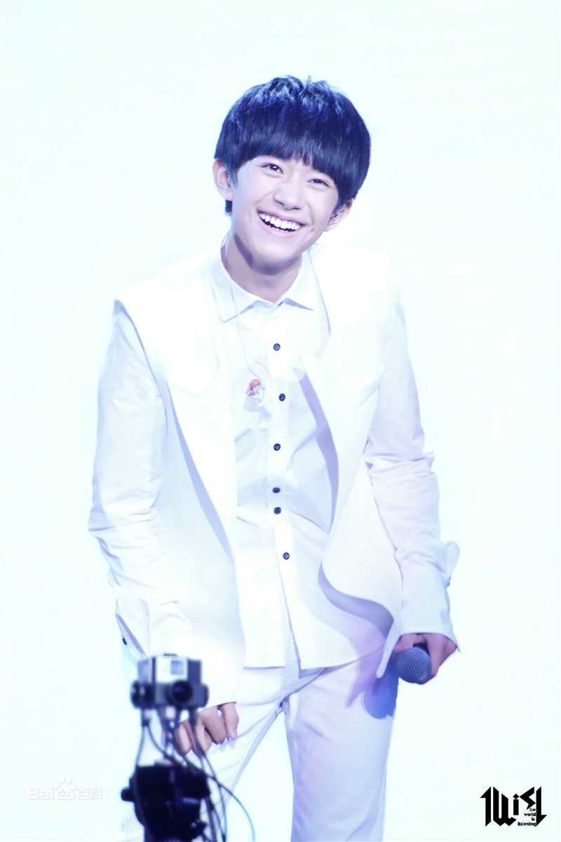 易烊千玺(Jackson)TFBOYS两周年粉丝见面会性感图片图集