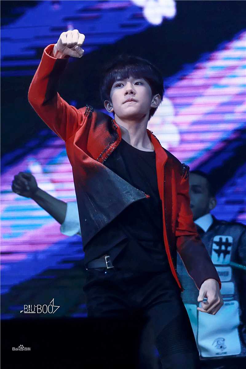 易烊千玺(Jackson)TFBOYS两周年粉丝见面会性感图片图集