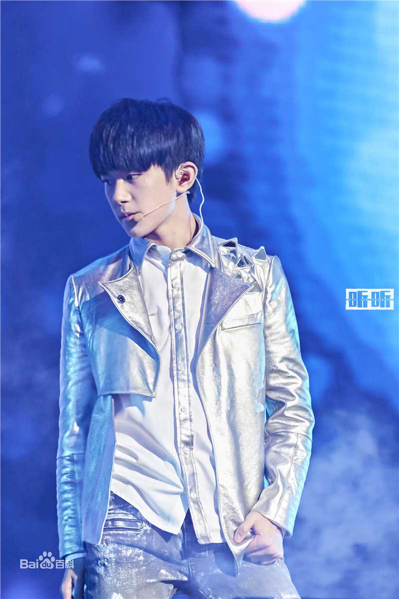 易烊千玺(Jackson)TFBOYS两周年粉丝见面会性感图片图集