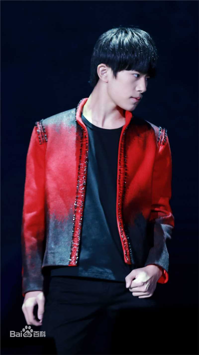 易烊千玺(Jackson)TFBOYS两周年粉丝见面会性感图片图集