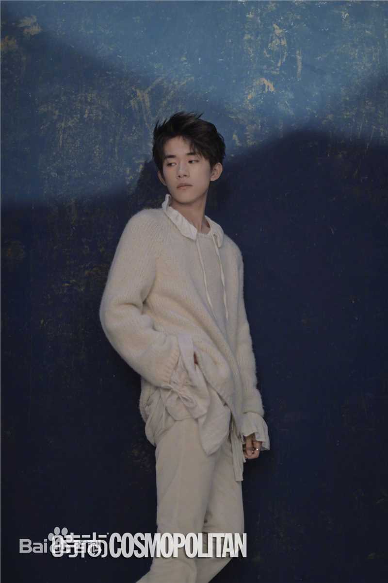 易烊千玺(Jackson)在《时尚·COOPOLITAN》中的