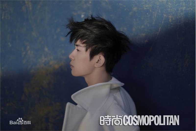 易烊千玺(Jackson)在《时尚·COOPOLITAN》中的