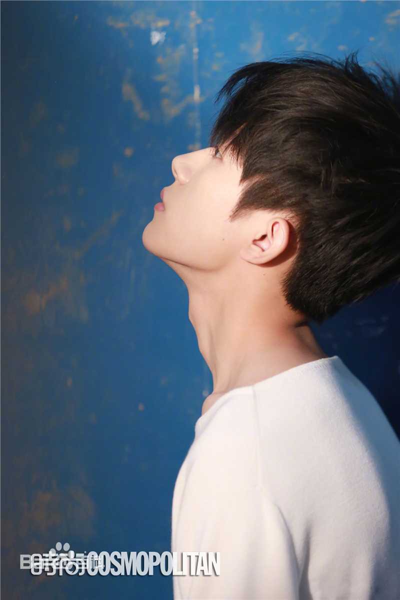 易烊千玺(Jackson)在《时尚·COOPOLITAN》中的