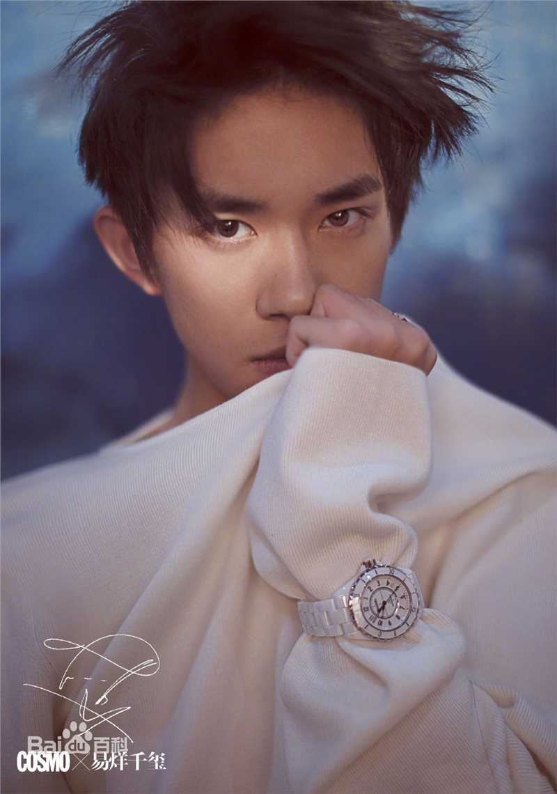 易烊千玺(Jackson)在《时尚·COOPOLITAN》中的